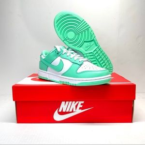 SOLDNike Dunk low green glow